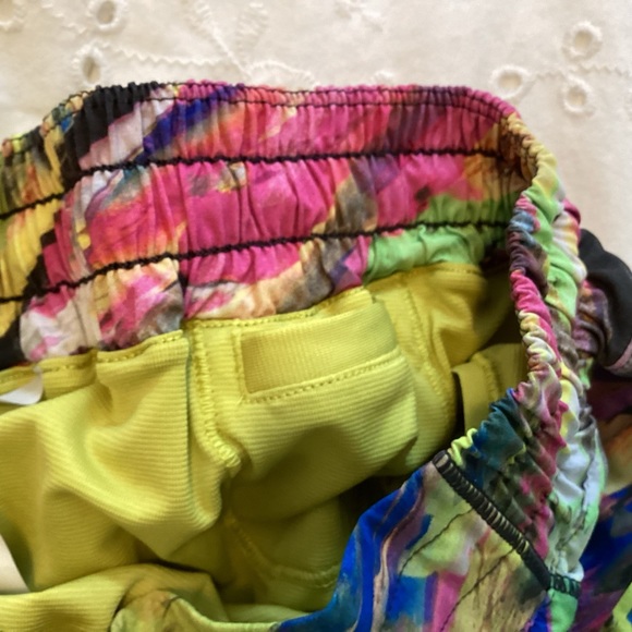 Lululemon Shorts Size 6 Tall. B7 - Picture 5 of 6